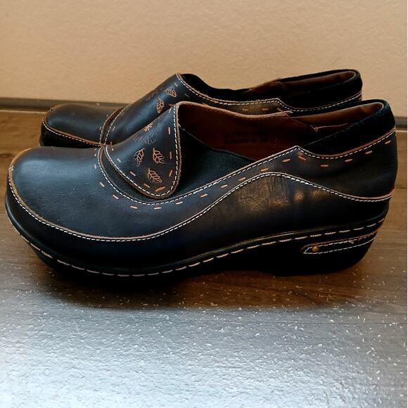 L'Artiste Spring Step Burbank Blue Leather Clogs Tooled Floral Pattern - Picture 1 of 6